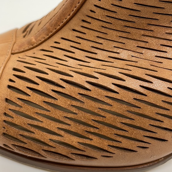 Vince Camuto tan leather heels Sz 9 - Picture 5 of 11